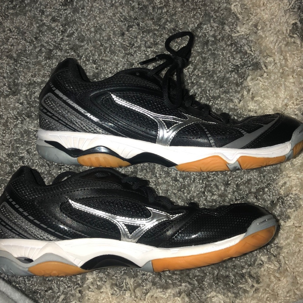 Mizuno volleyball shoes
